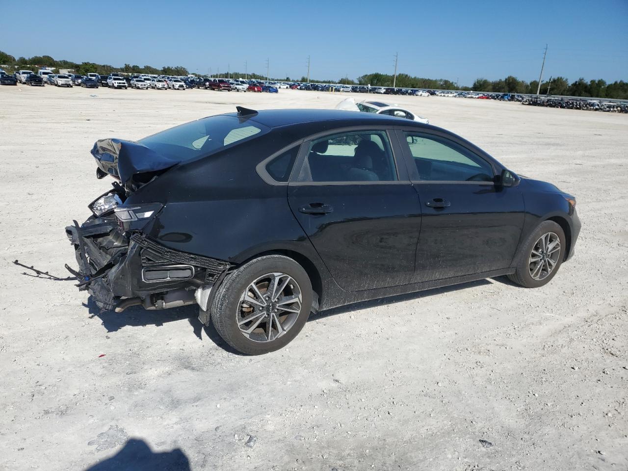 2023 Kia Forte - Image 3