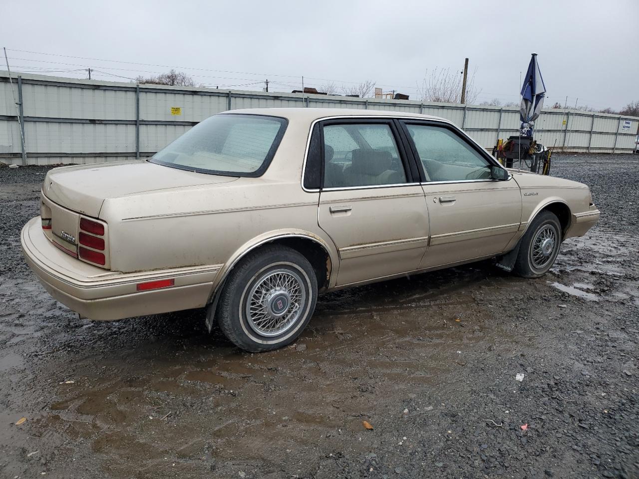 1994 Oldsmobile Cutlass - Image 3