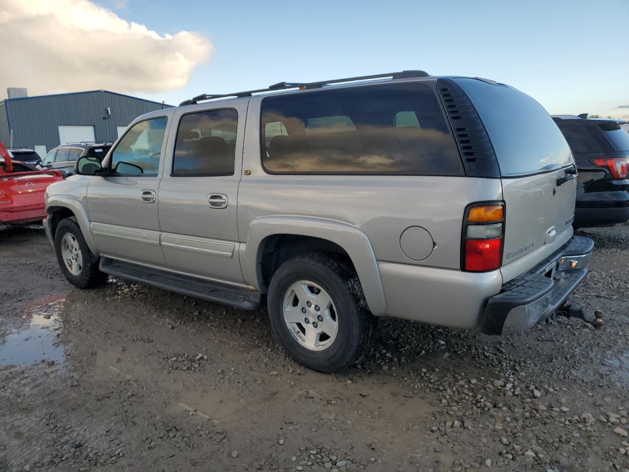 2004 Chevrolet Suburban - Image 2