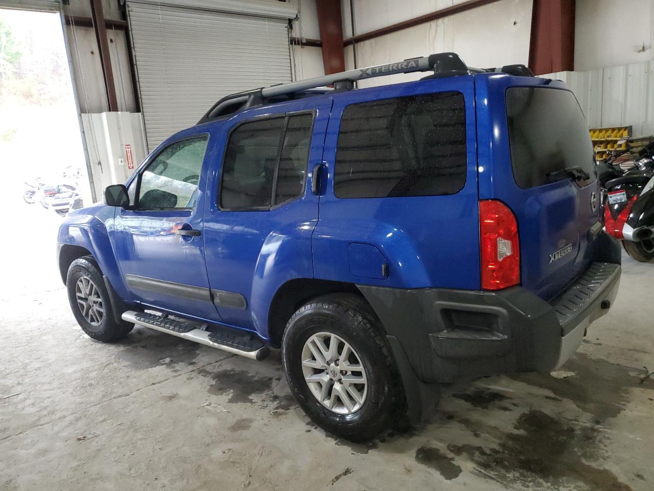 2015 Nissan XTerra - Image 2