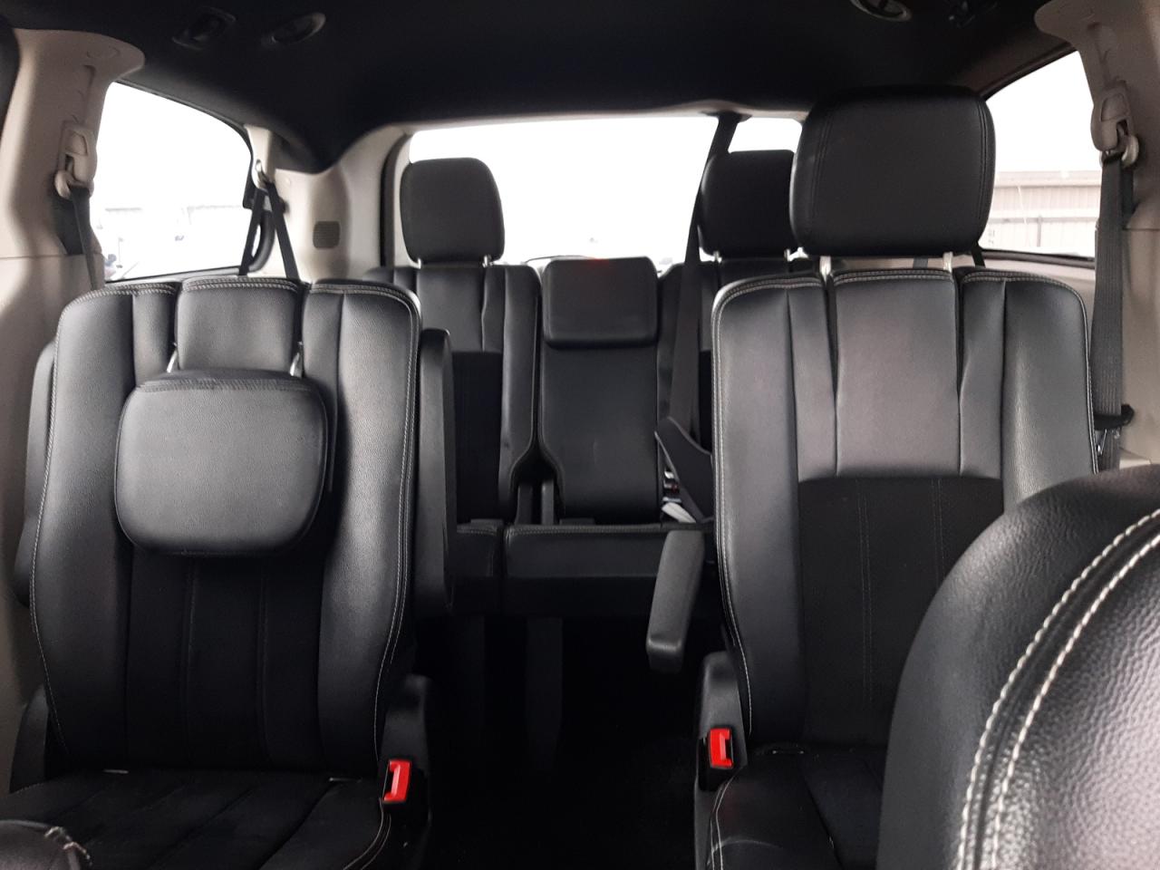 2018 Dodge Caravan - Image 10