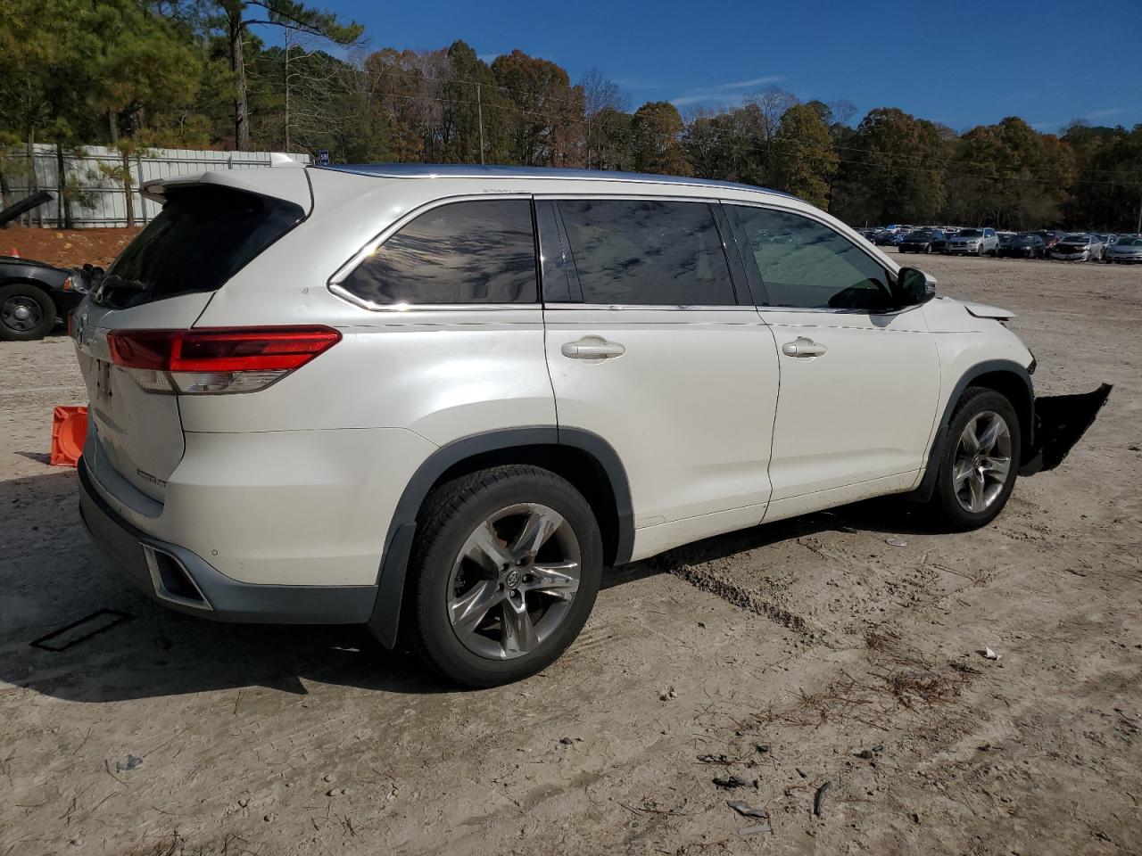 2018 Toyota Highlander - Image 3