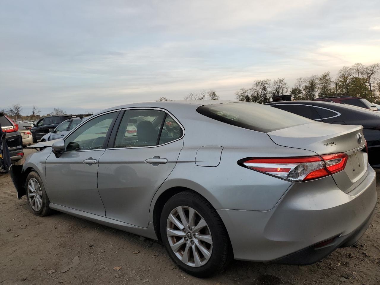 VIN JTNB11HKXJ3028076 2018 TOYOTA CAMRY no.2