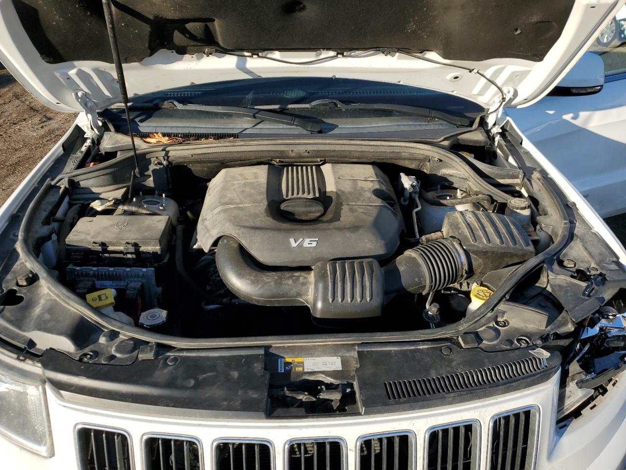 2014 Jeep Grand Cherokee - Image 12