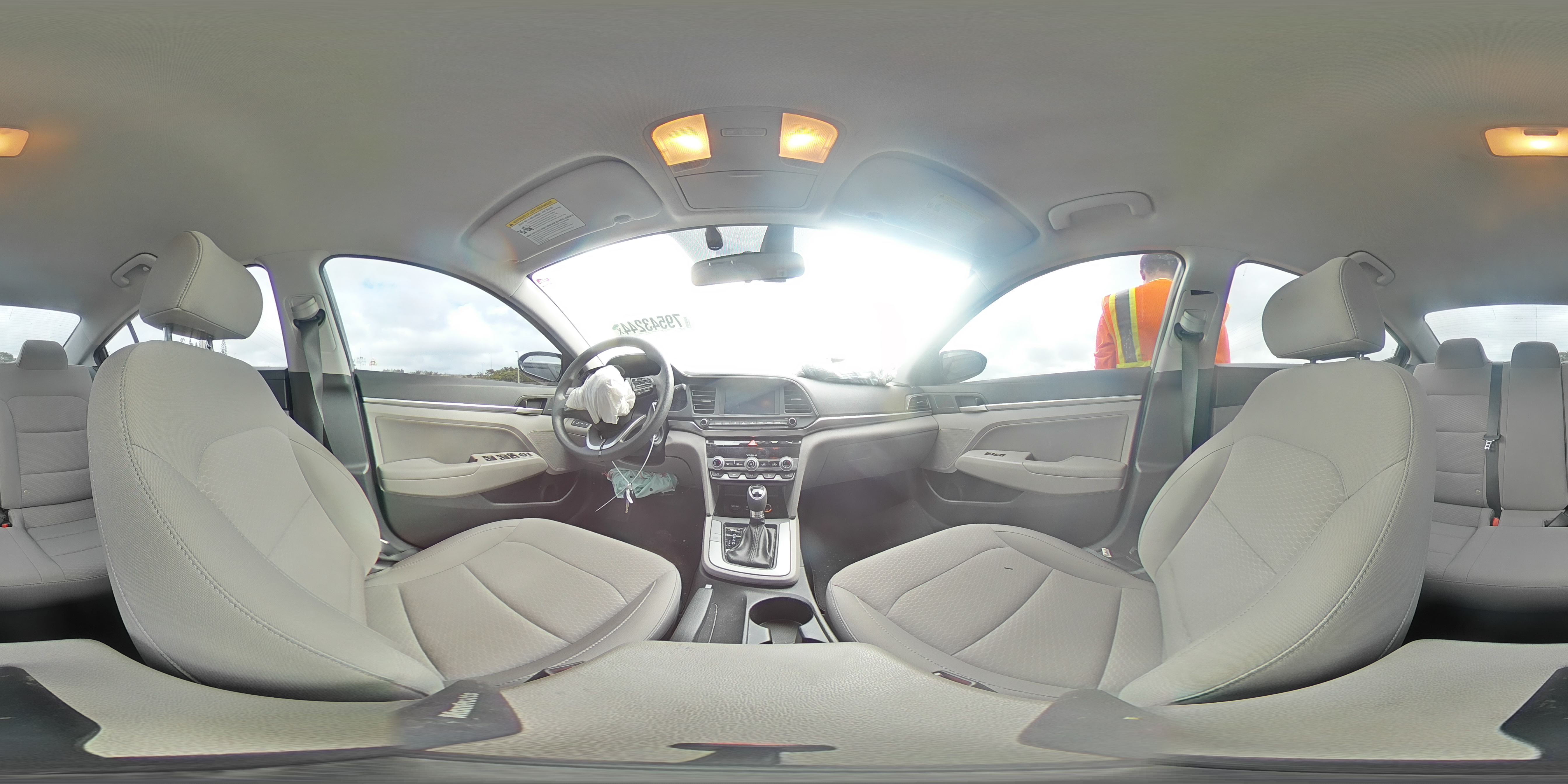 2020 Hyundai Elantra - Image 13