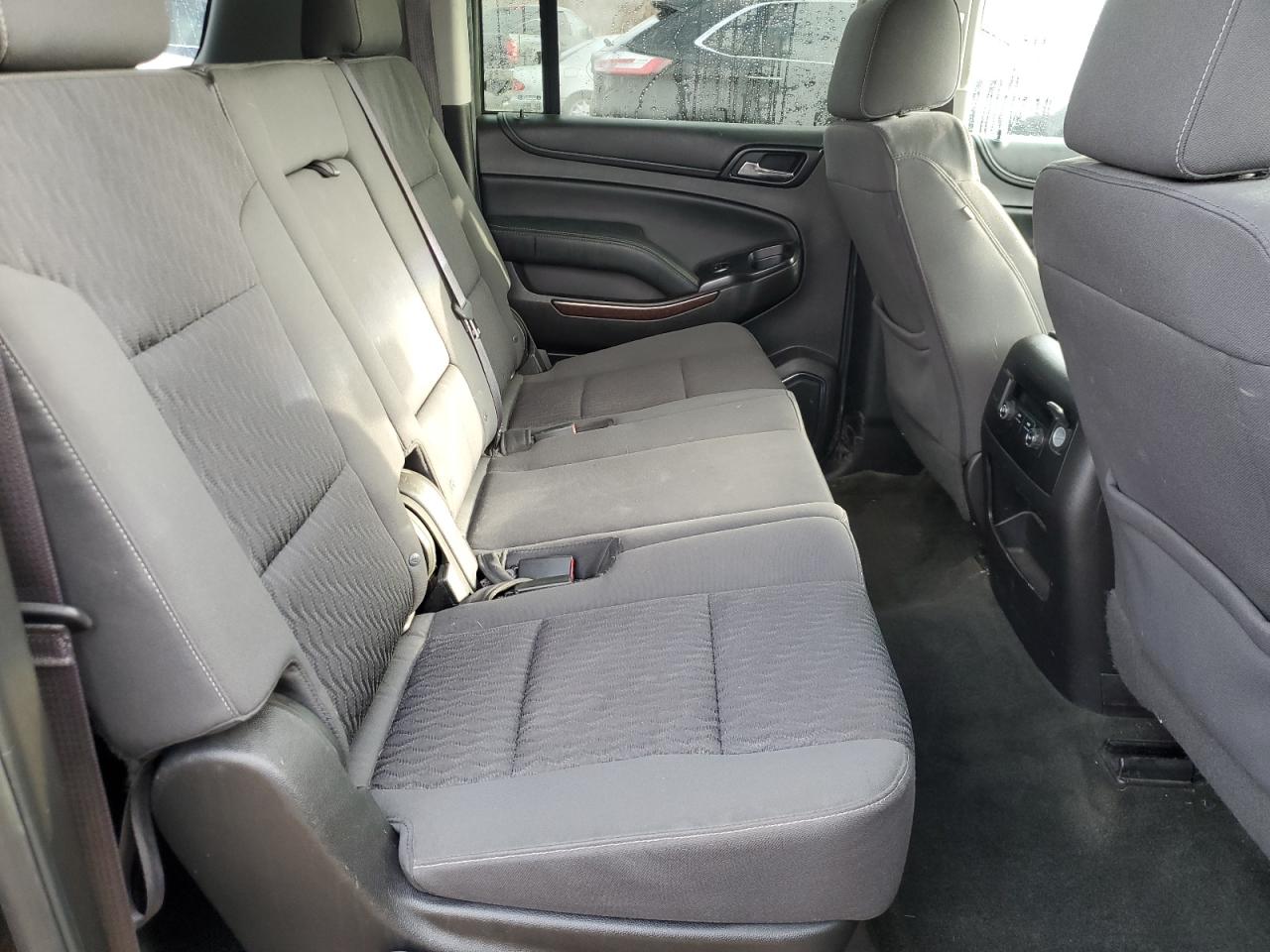 2016 GMC Yukon - Image 11