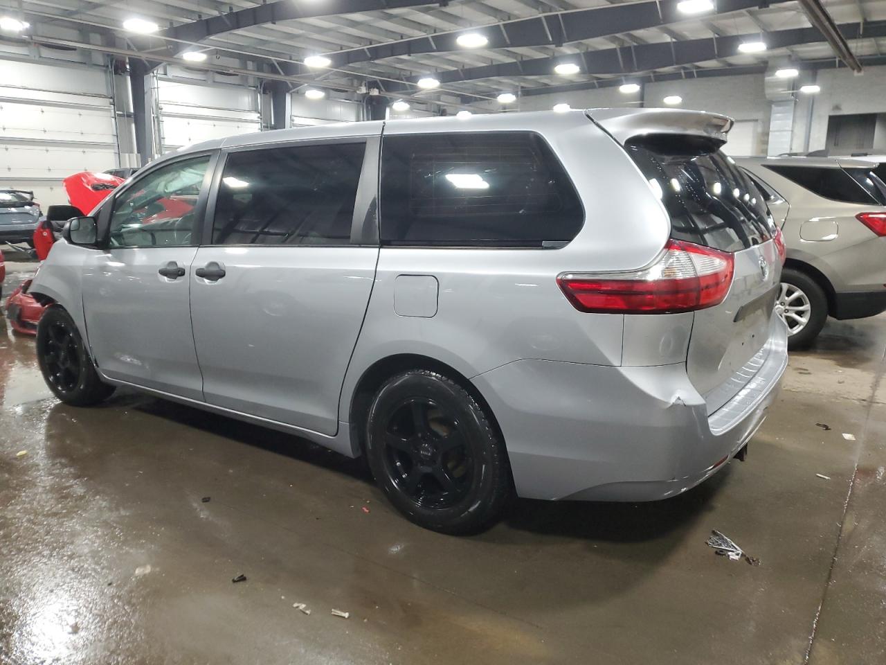 5TDZK3DC7FS671176 2015 TOYOTA SIENNA - Image 2