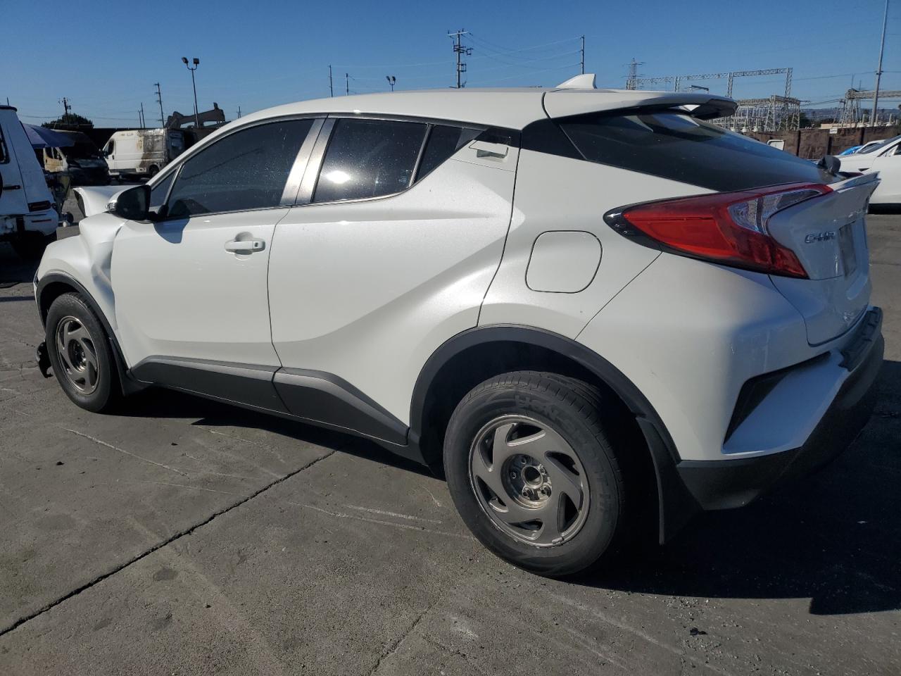 VIN NMTKHMBX8JR028306 2018 TOYOTA C-HR no.2