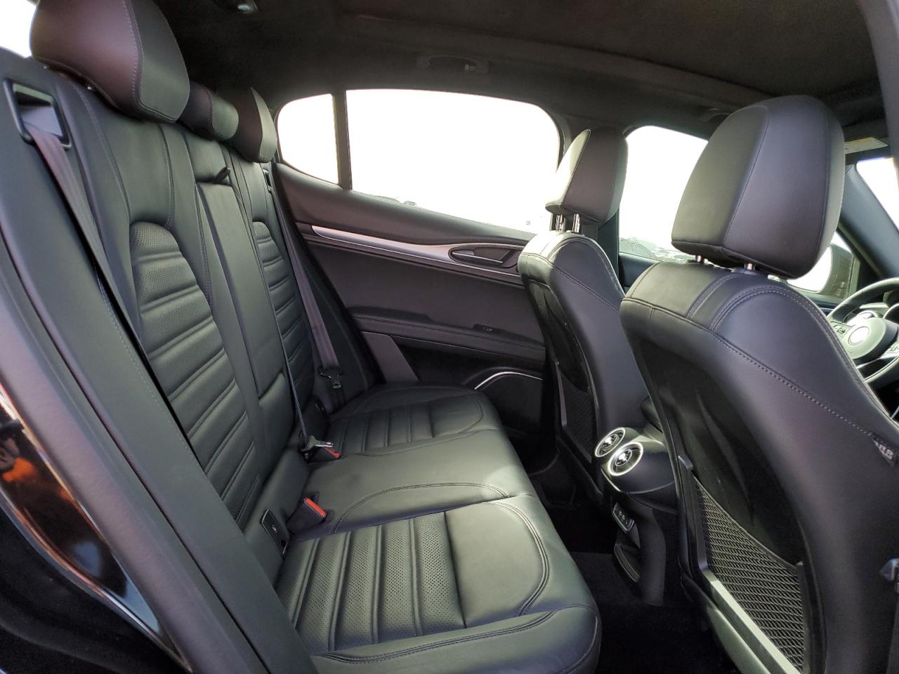 2019 Alfa Romeo Stelvio - Image 11
