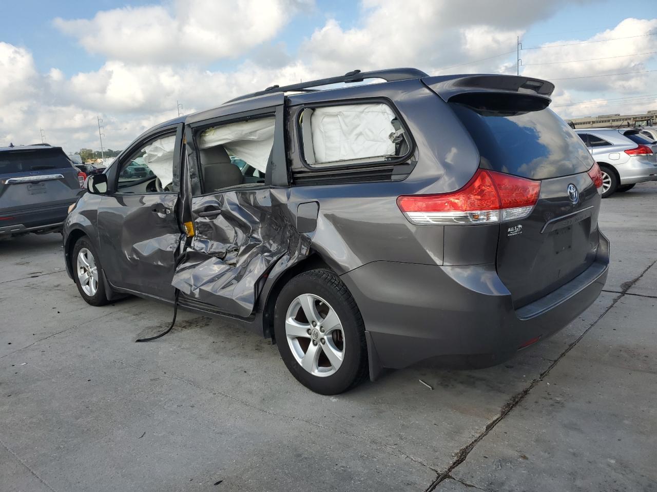 2013 Toyota Sienna - Image 2
