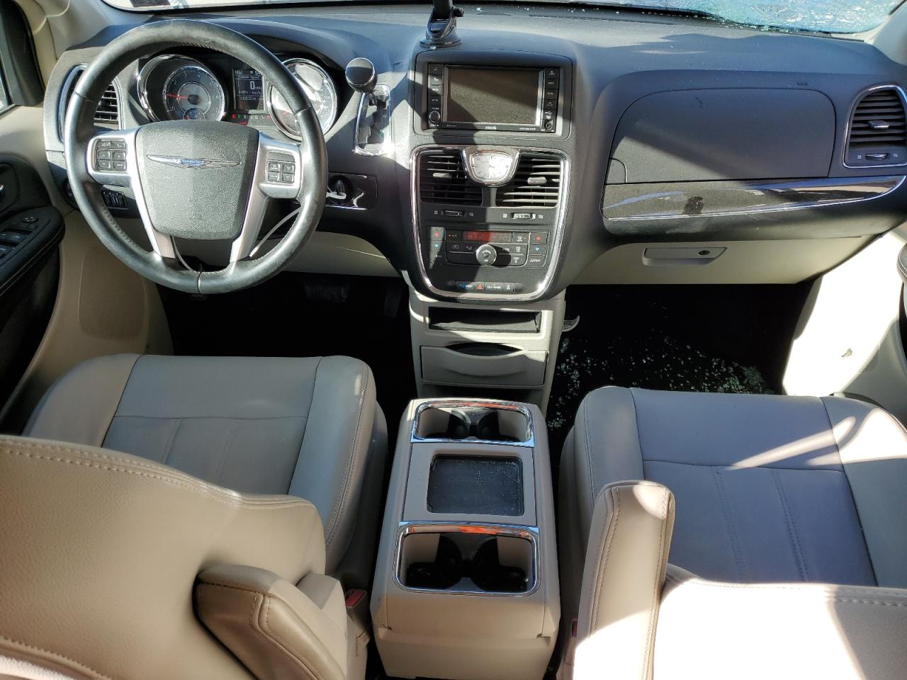 2013 Chrysler Town & Country - Image 8