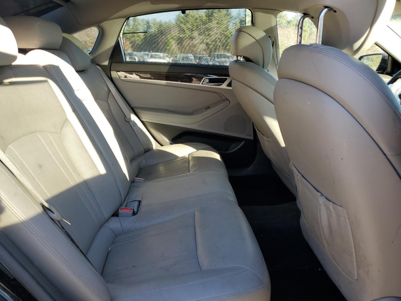 2016 Hyundai Genesis - Image 10