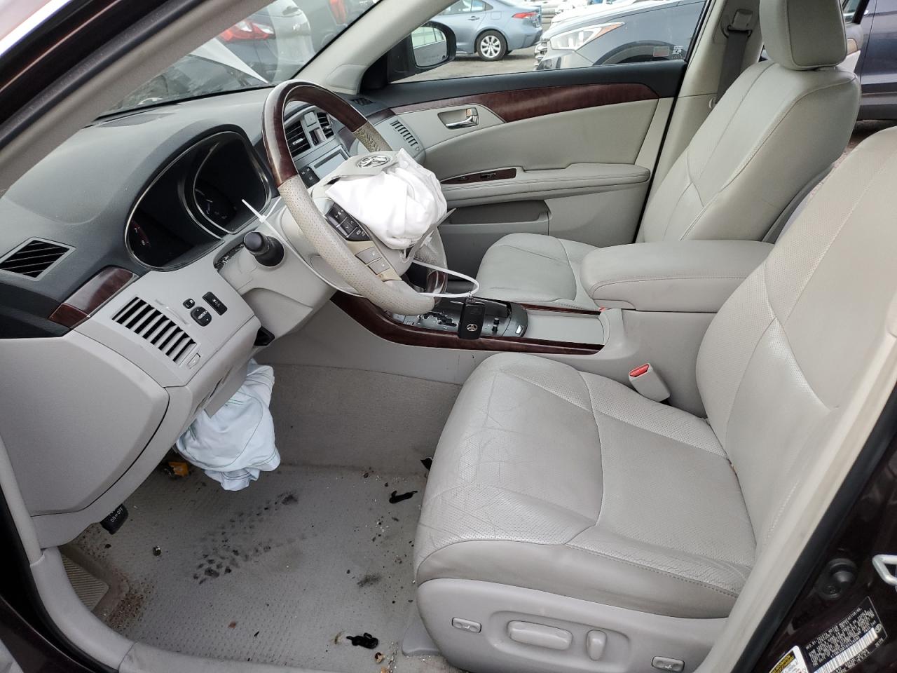 2011 Toyota Avalon - Image 7