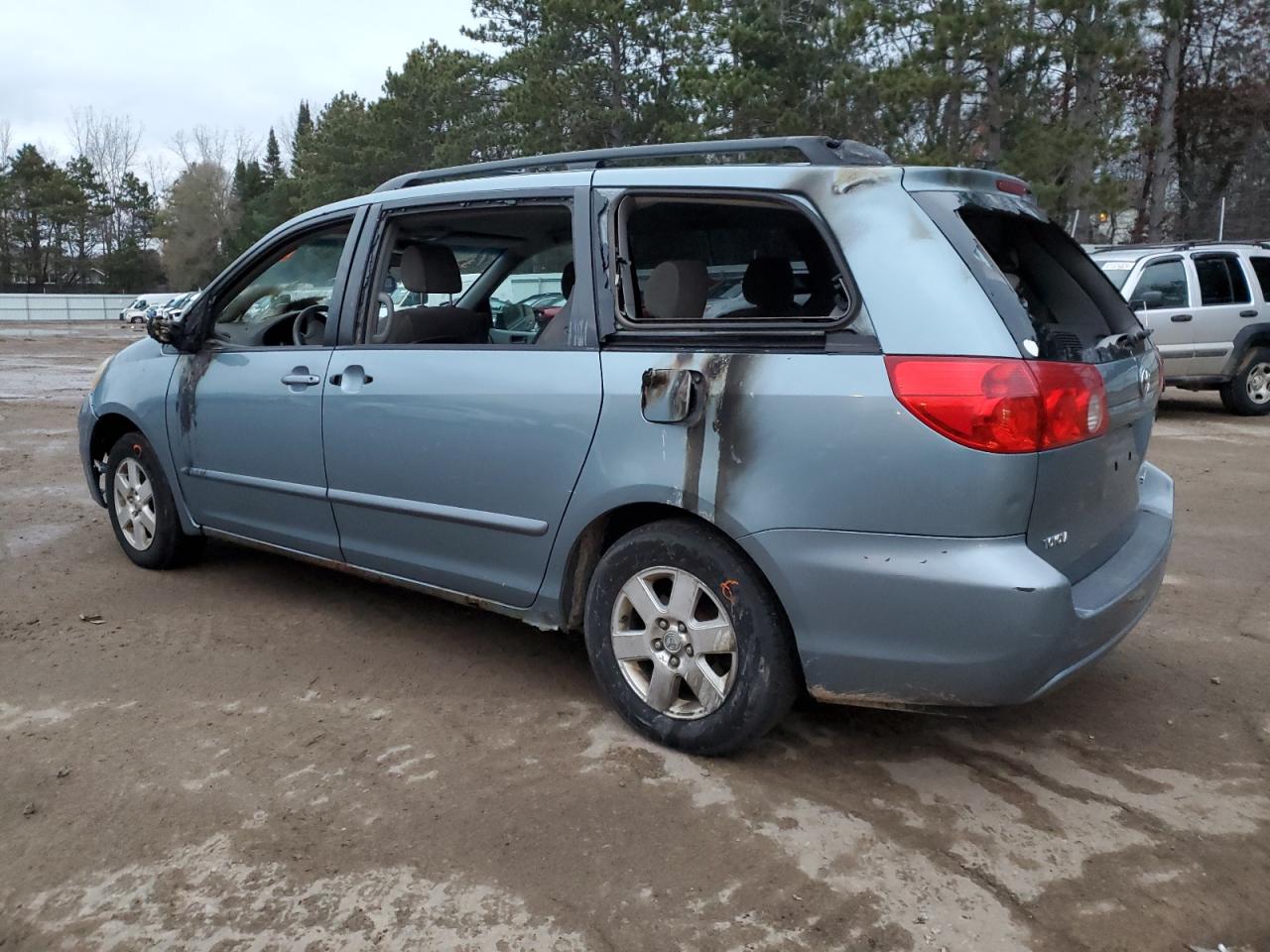 2006 Toyota Sienna - Image 2