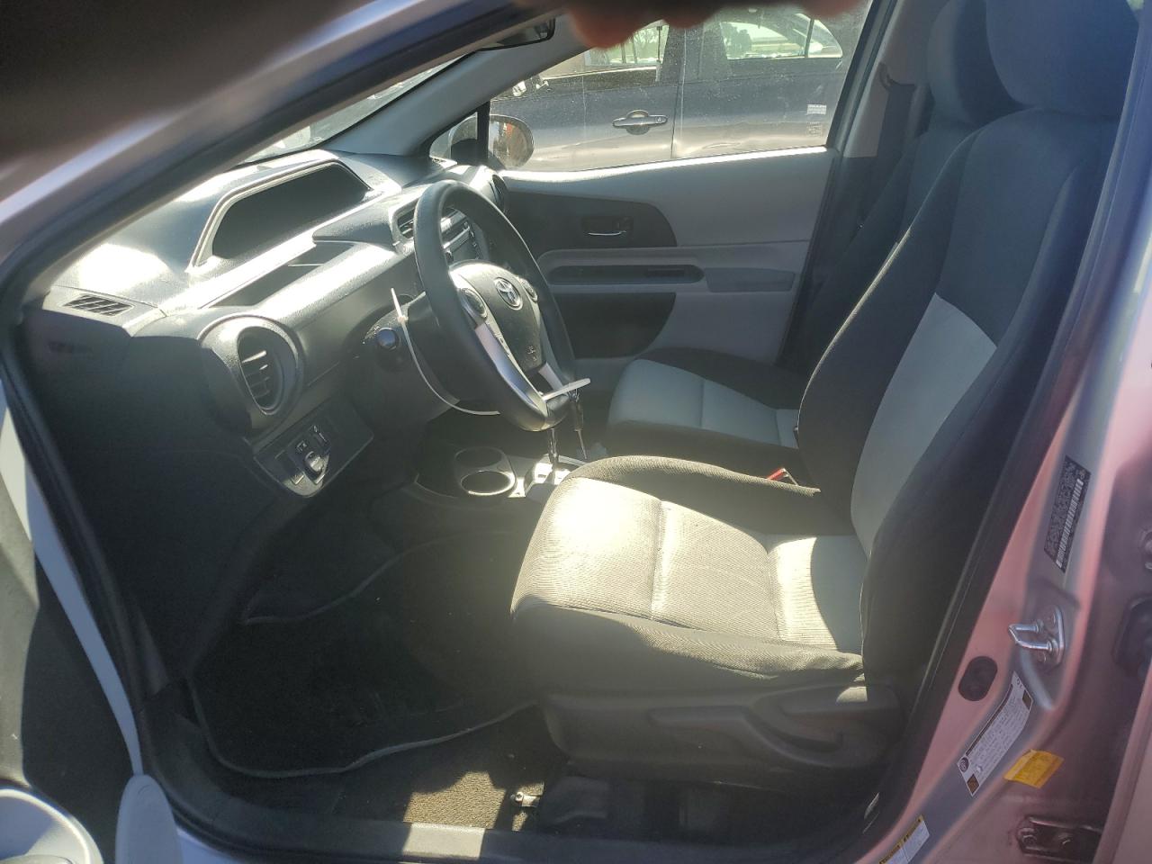 2013 Toyota Prius - Image 7