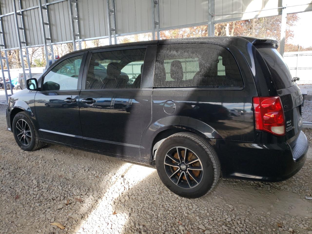 2018 Dodge Caravan - Image 2