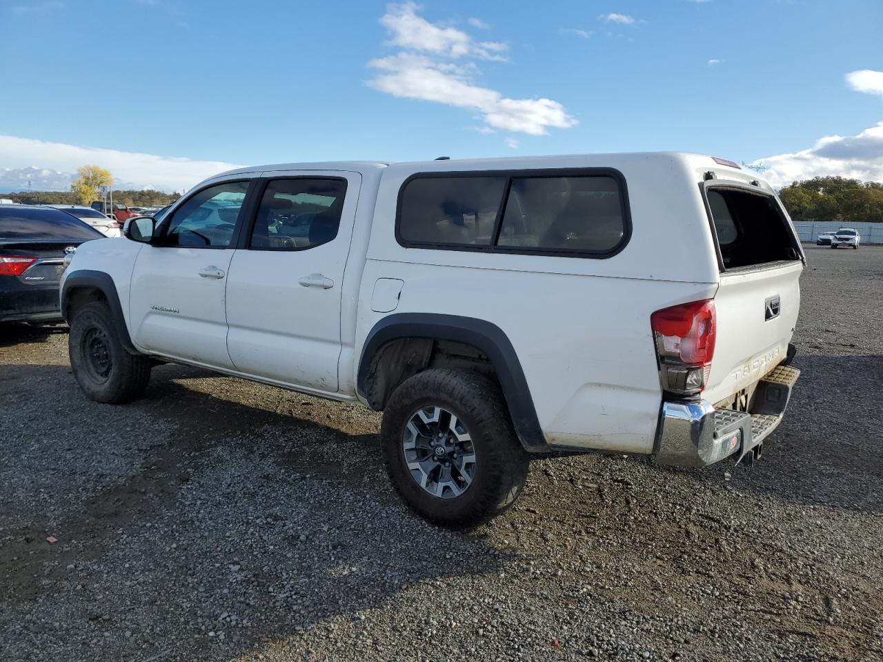 VIN 5TFCZ5AN8HX101235 2017 TOYOTA TACOMA no.2