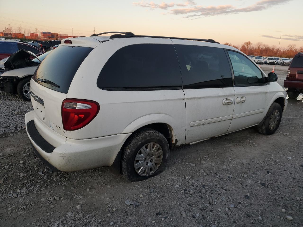 2005 Chrysler Town & Country Lx white null gas 2C4GP44R45R563320 photo #4