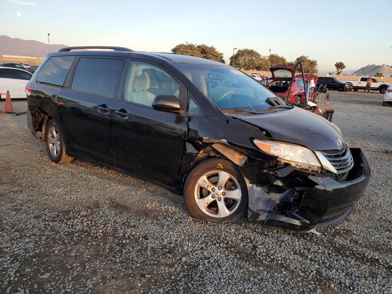 2014 Toyota Sienna - Image 4