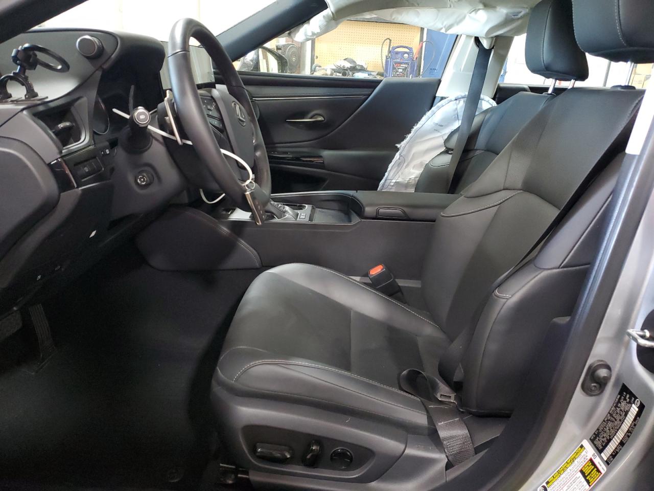 2024 Lexus ES - Image 7