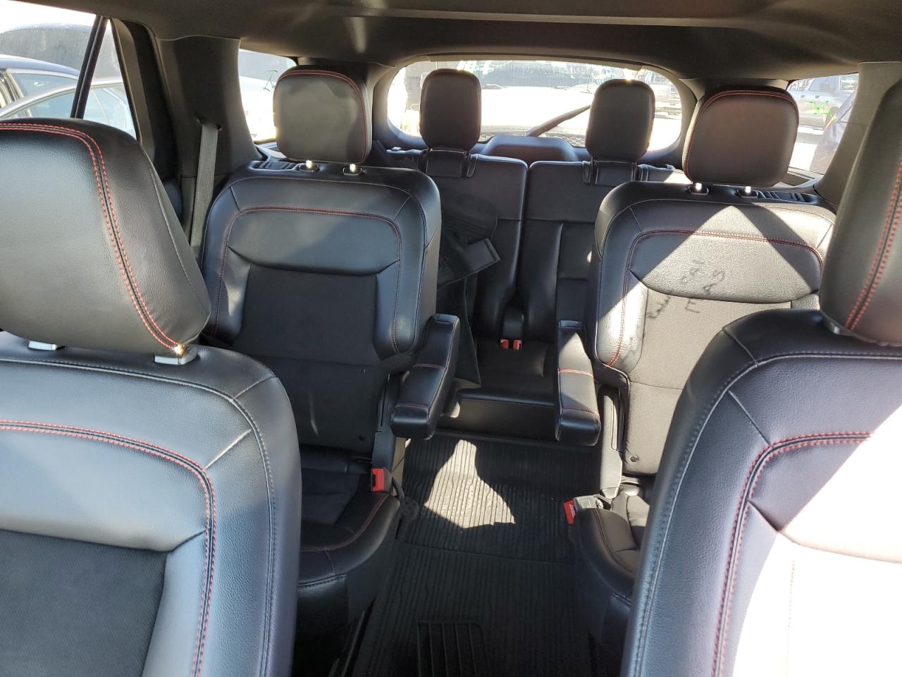 2023 Ford Explorer - Image 10
