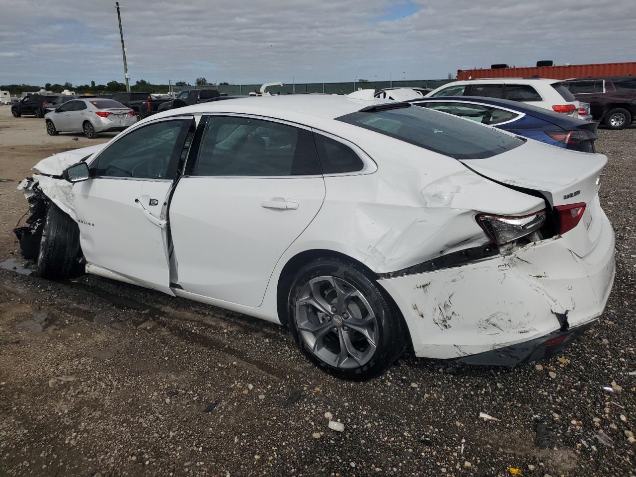 2023 Chevrolet Malibu - Image 2