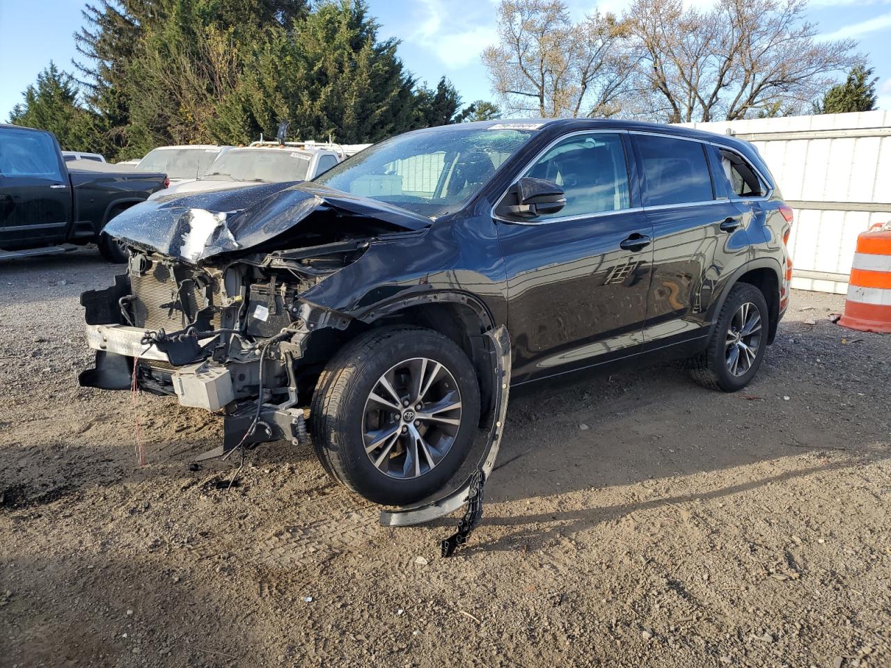 2018 Toyota Highlander - Image 1