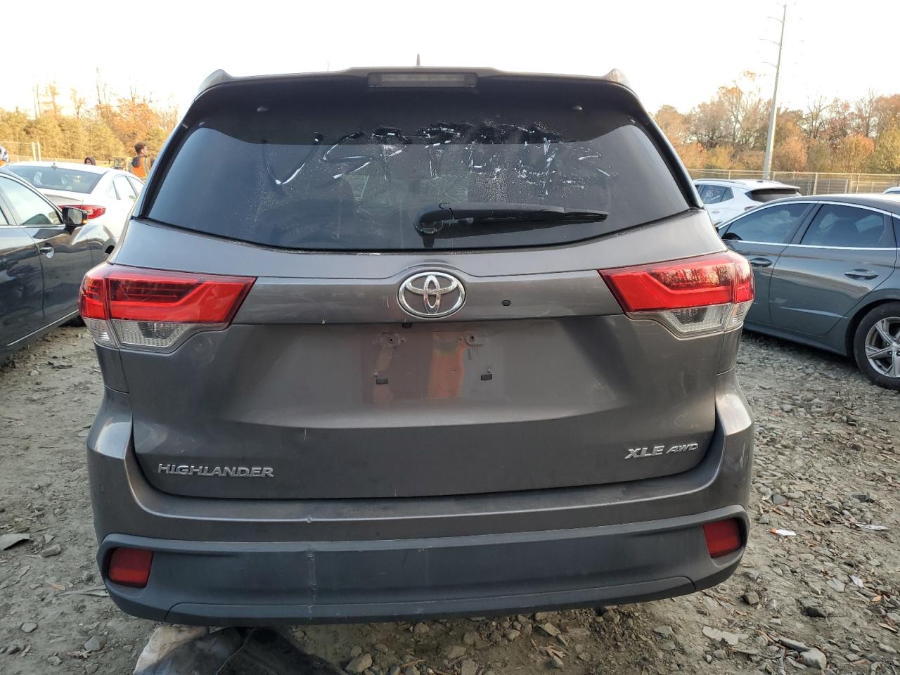 2018 Toyota Highlander Se VIN: 5TDJZRFH0JS490143 Lot: 80734054