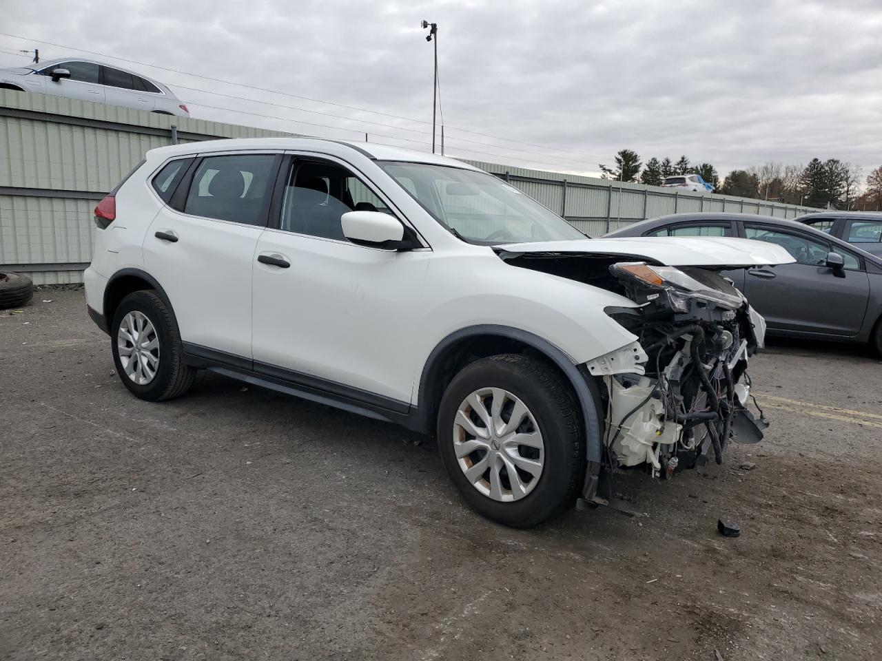 2017 Nissan Rogue - Image 4