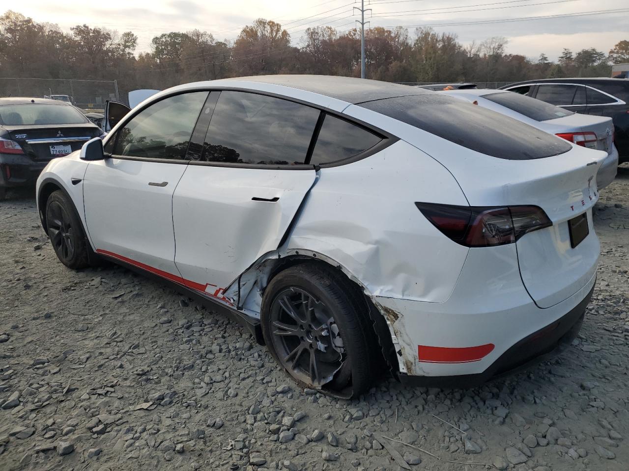 7SAYGAEE2RF168992 2024 TESLA MODEL Y - Image 2