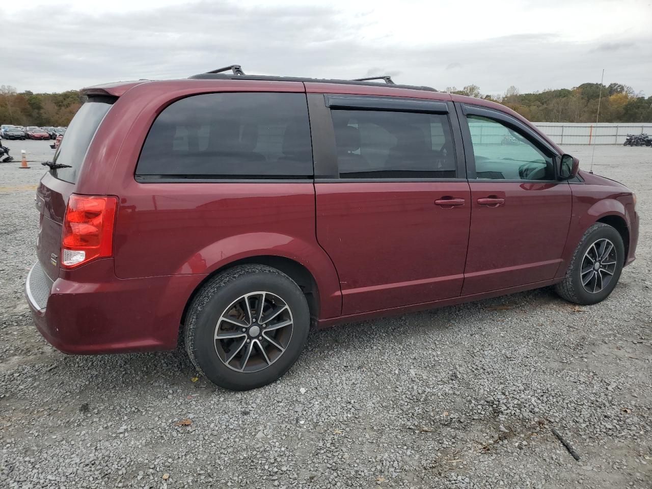 2018 Dodge Caravan - Image 3