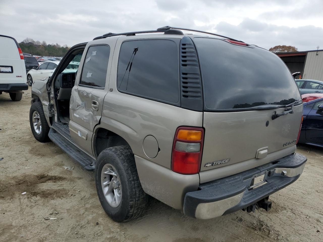 2001 Chevrolet Tahoe - Image 2