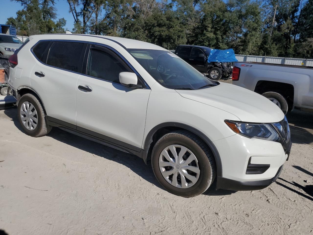 2017 Nissan Rogue - Image 4
