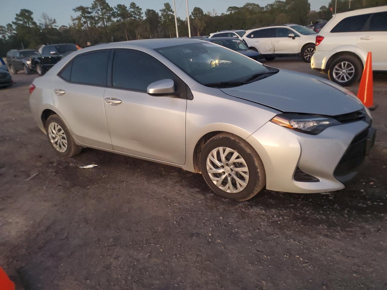 VIN 5YFBURHE7HP629516 2017 TOYOTA COROLLA no.4