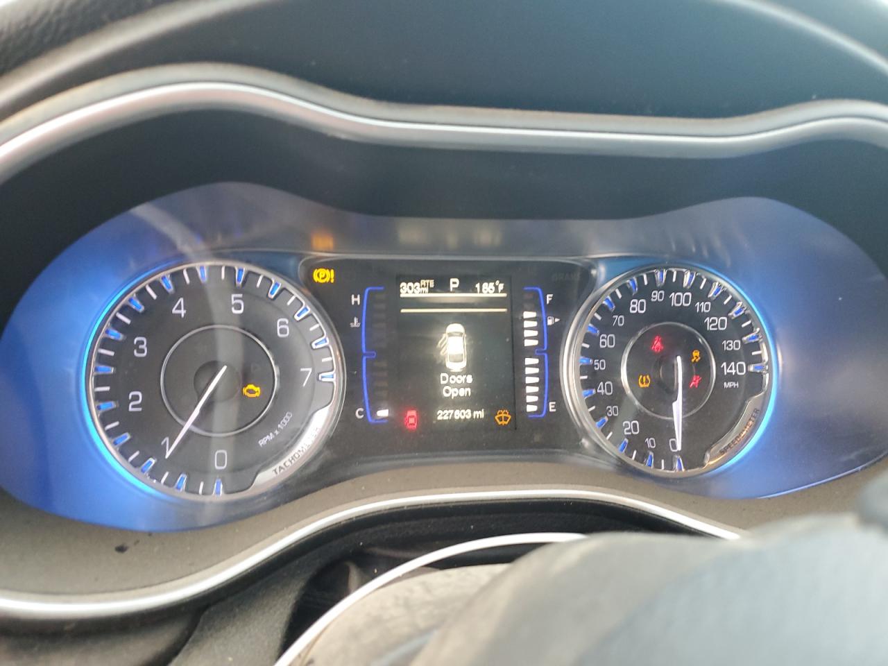 2015 Chrysler 200 - Image 9