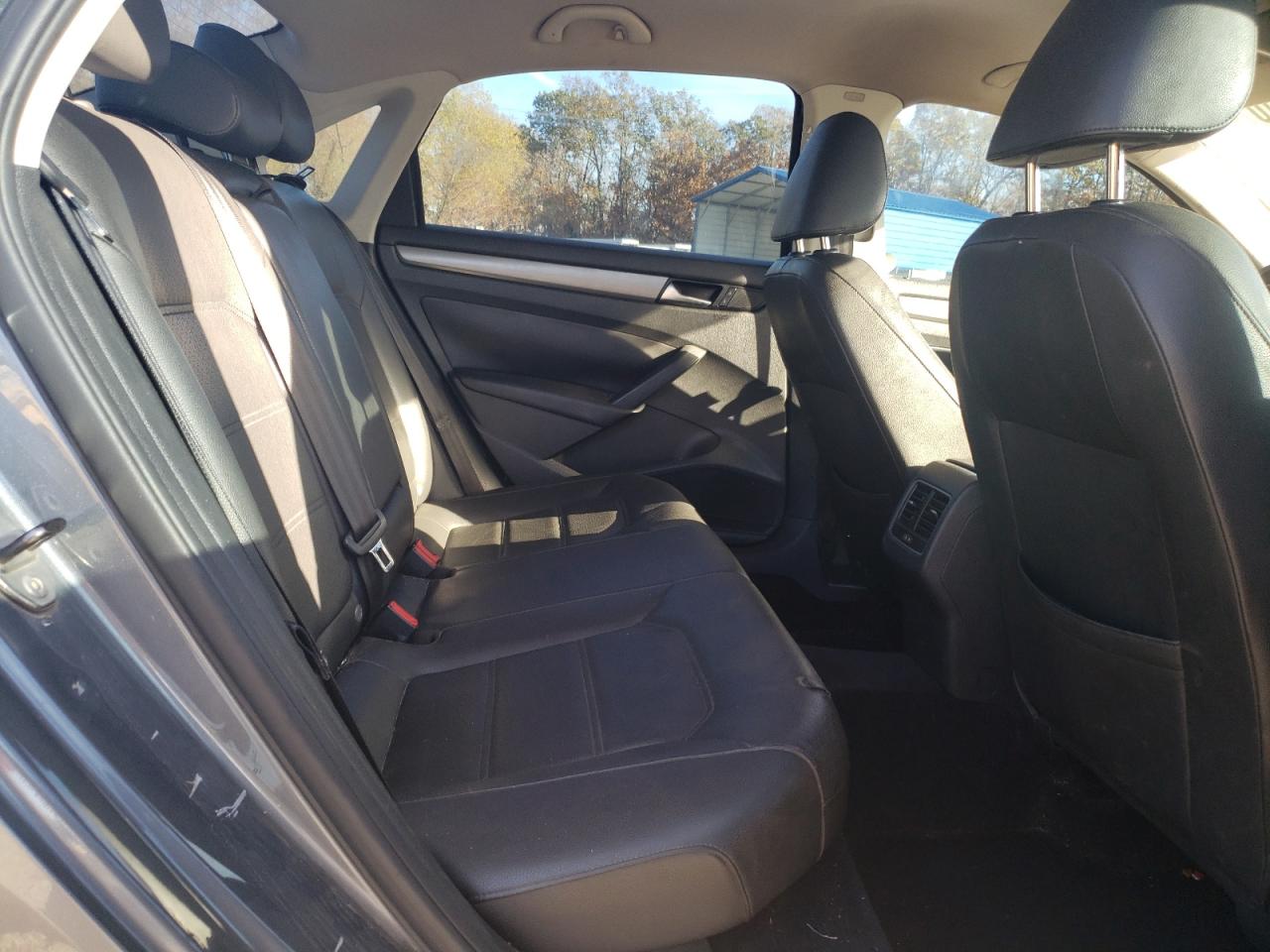 2014 Volkswagen Passat - Image 10