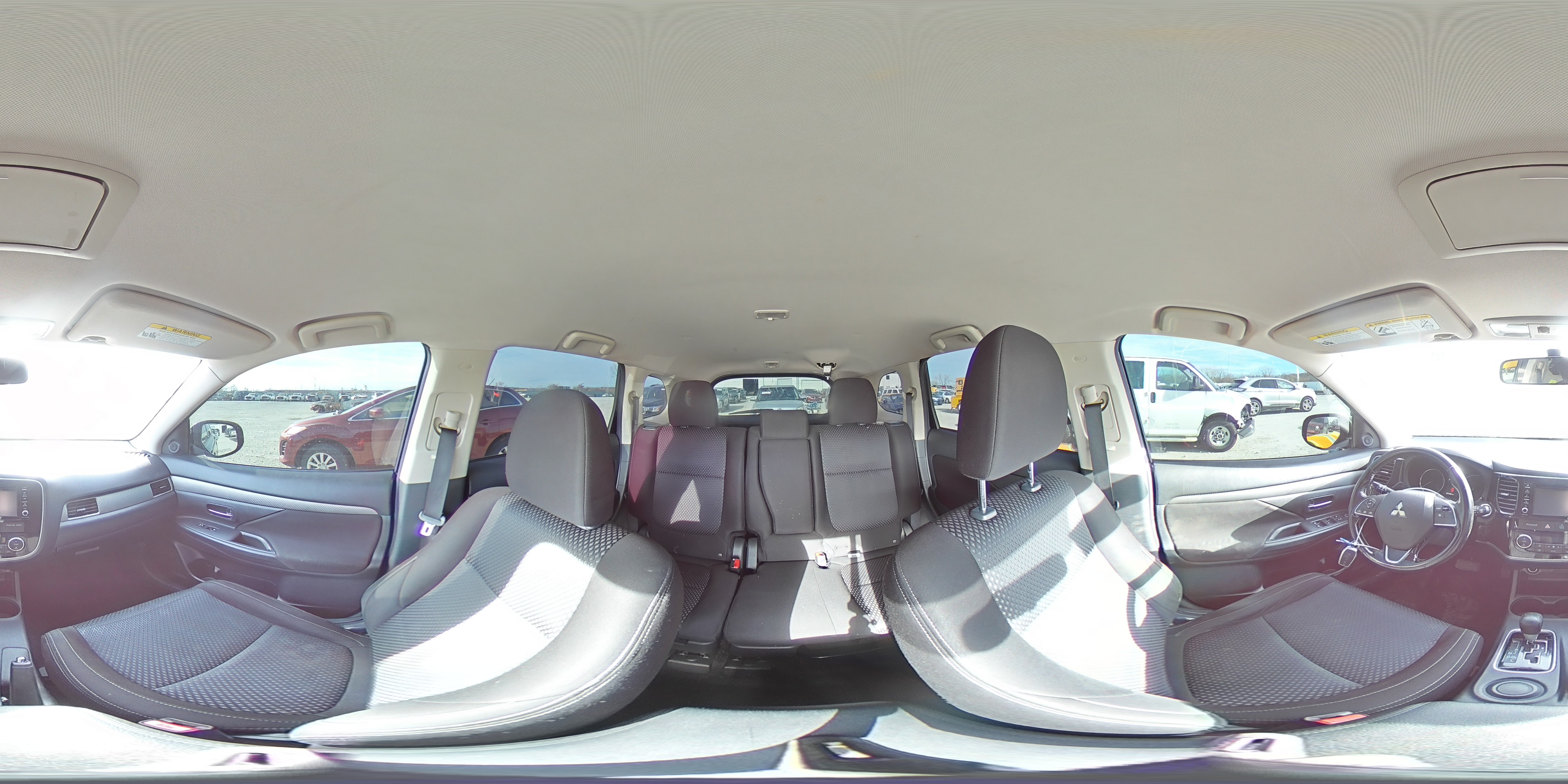 2016 Mitsubishi Outlander - Image 14