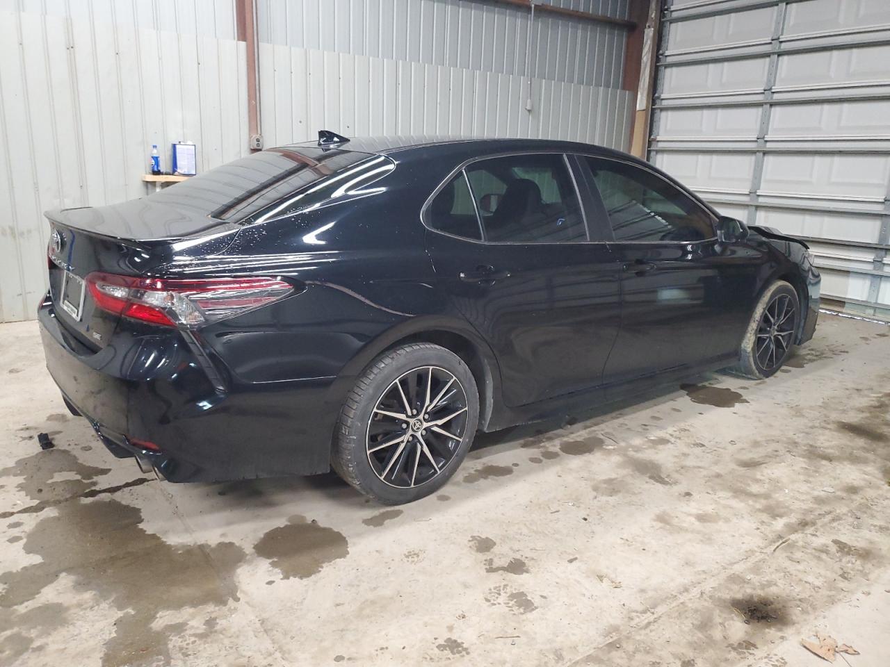 2021 Toyota Camry - Image 3