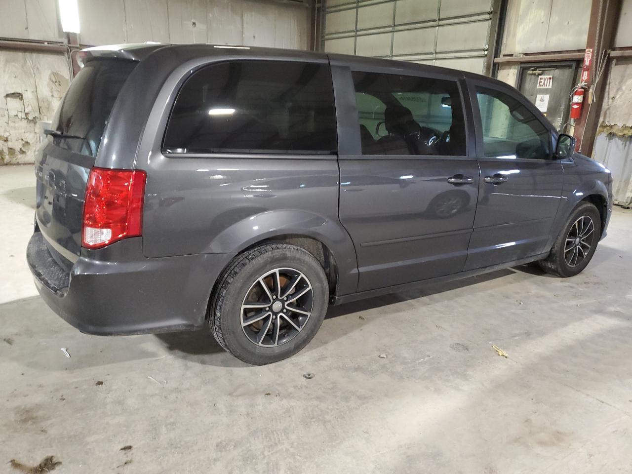 2017 Dodge Caravan - Image 3