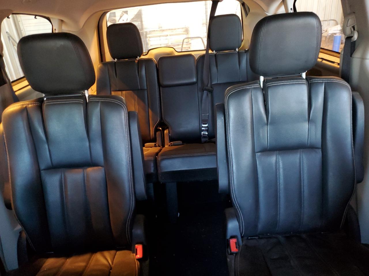 2012 Chrysler Town & Country - Image 10
