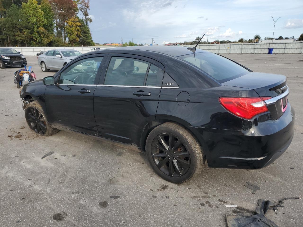 2013 Chrysler 200 - Image 2