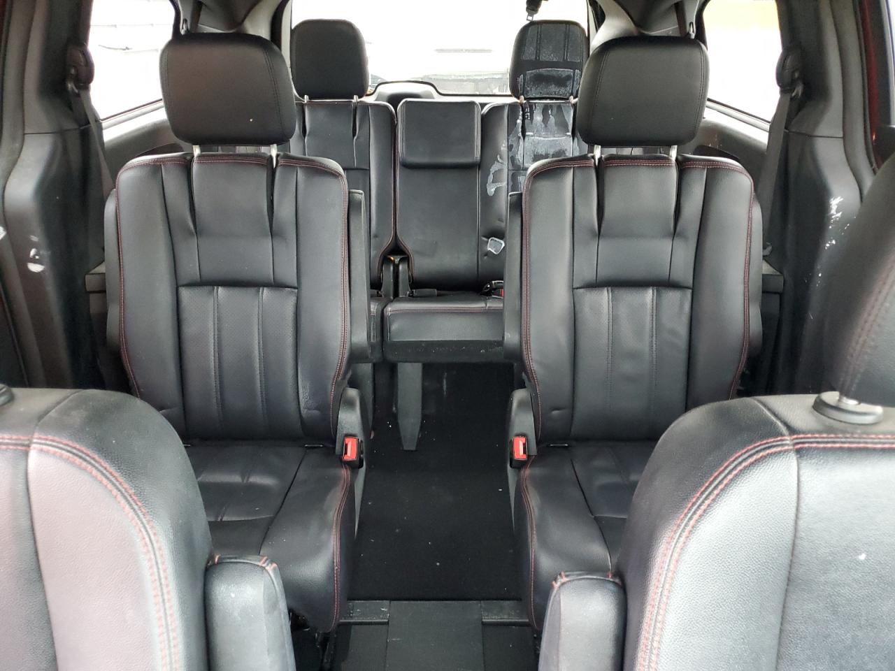2018 Dodge Caravan - Image 10