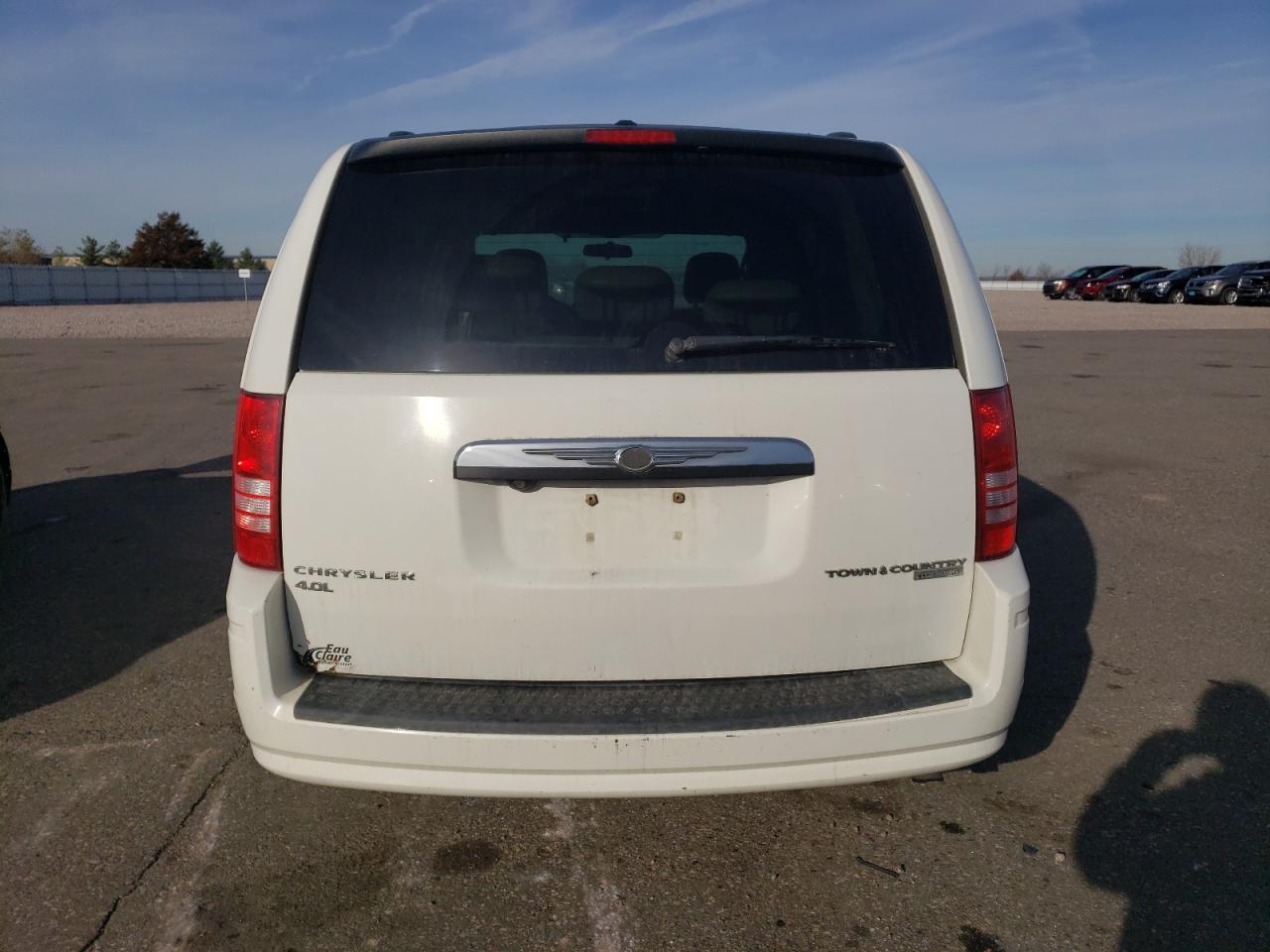 2010 Chrysler Town & Country - Image 6