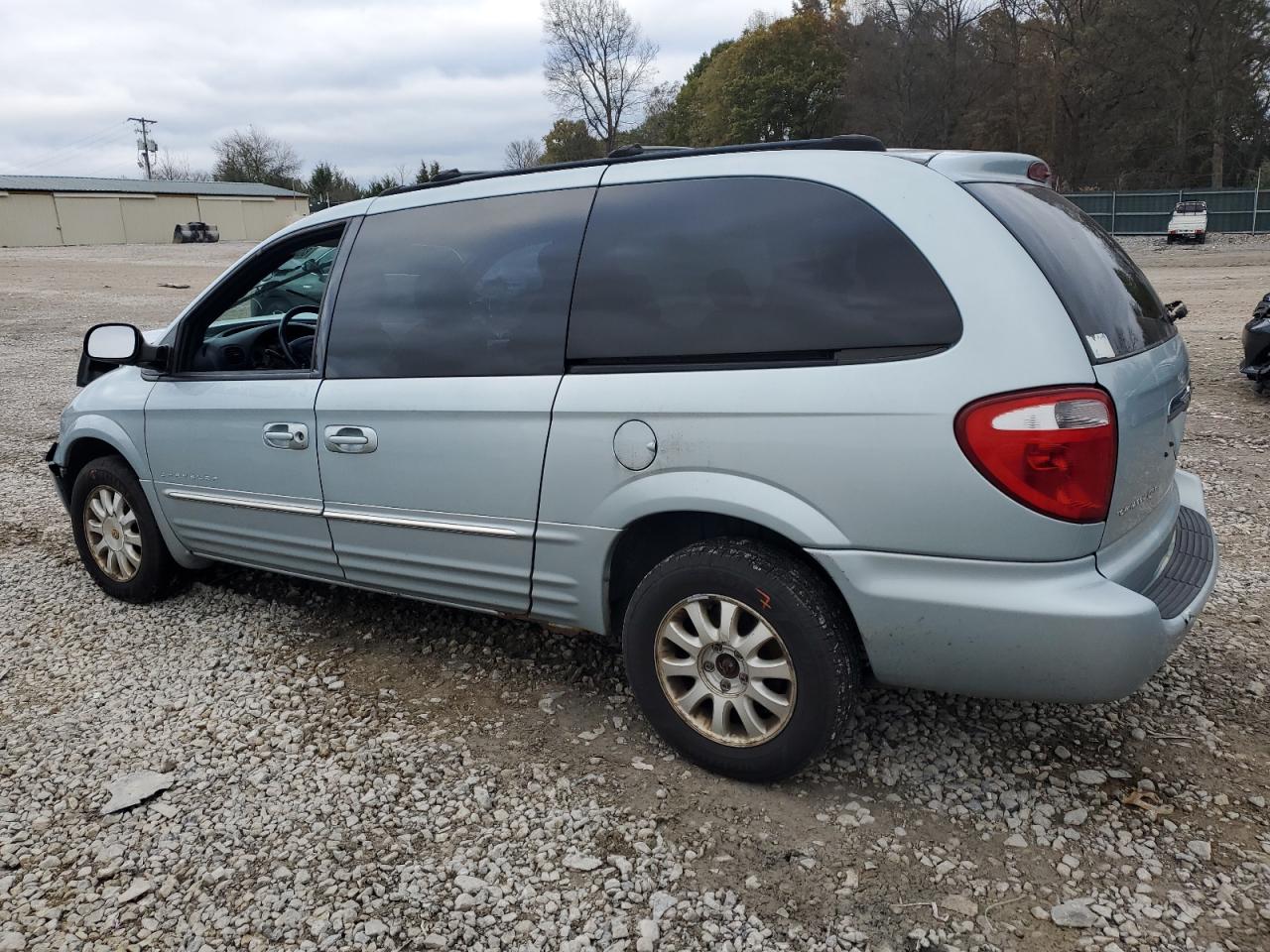2001 Chrysler Town & Country - Image 2