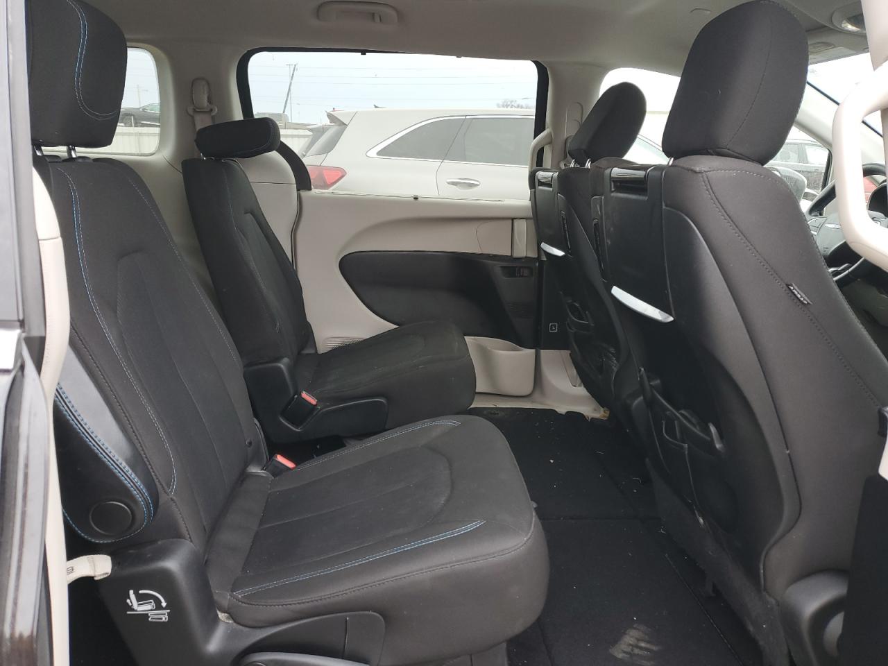 2021 Chrysler Pacifica - Image 11