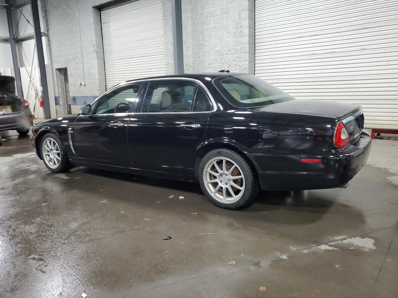 2008 Jaguar XJ - Image 2