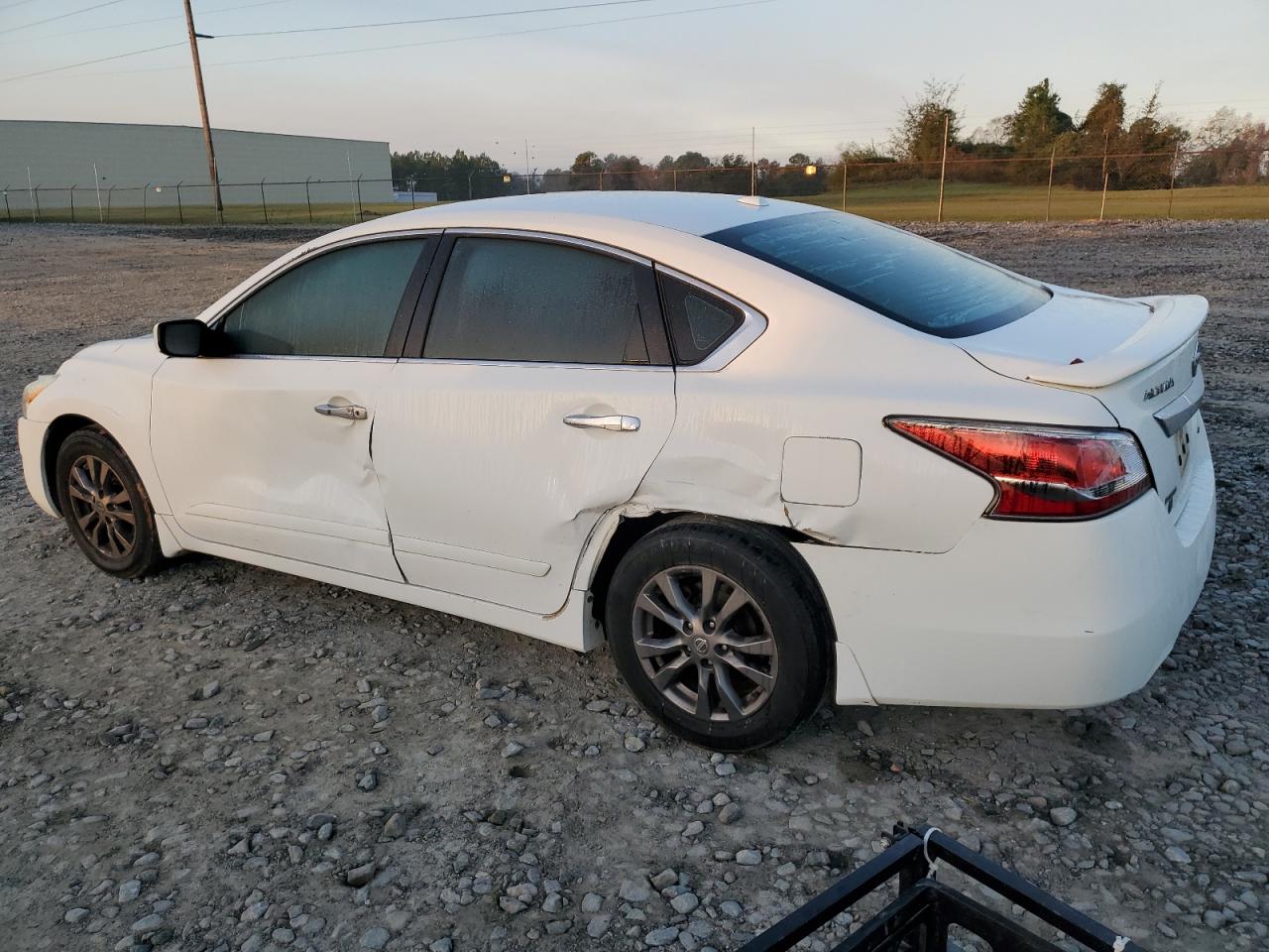 2015 Nissan Altima - Image 2
