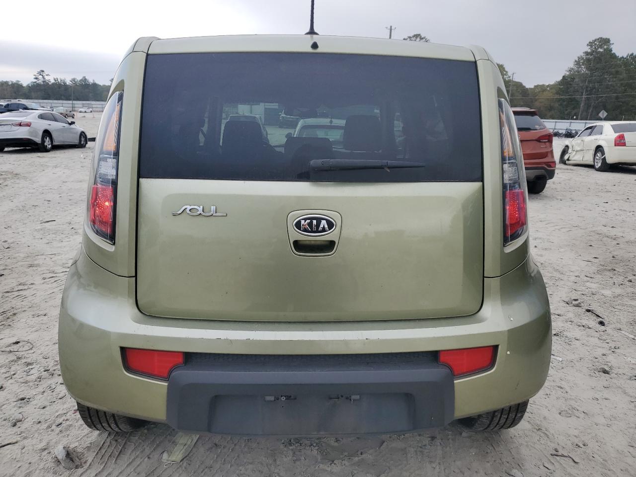 2011 Kia Soul + VIN: KNDJT2A24B7256627 Lot: 79009354