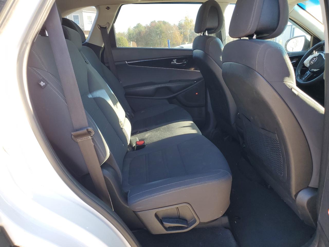 2016 Kia Sorento - Image 11