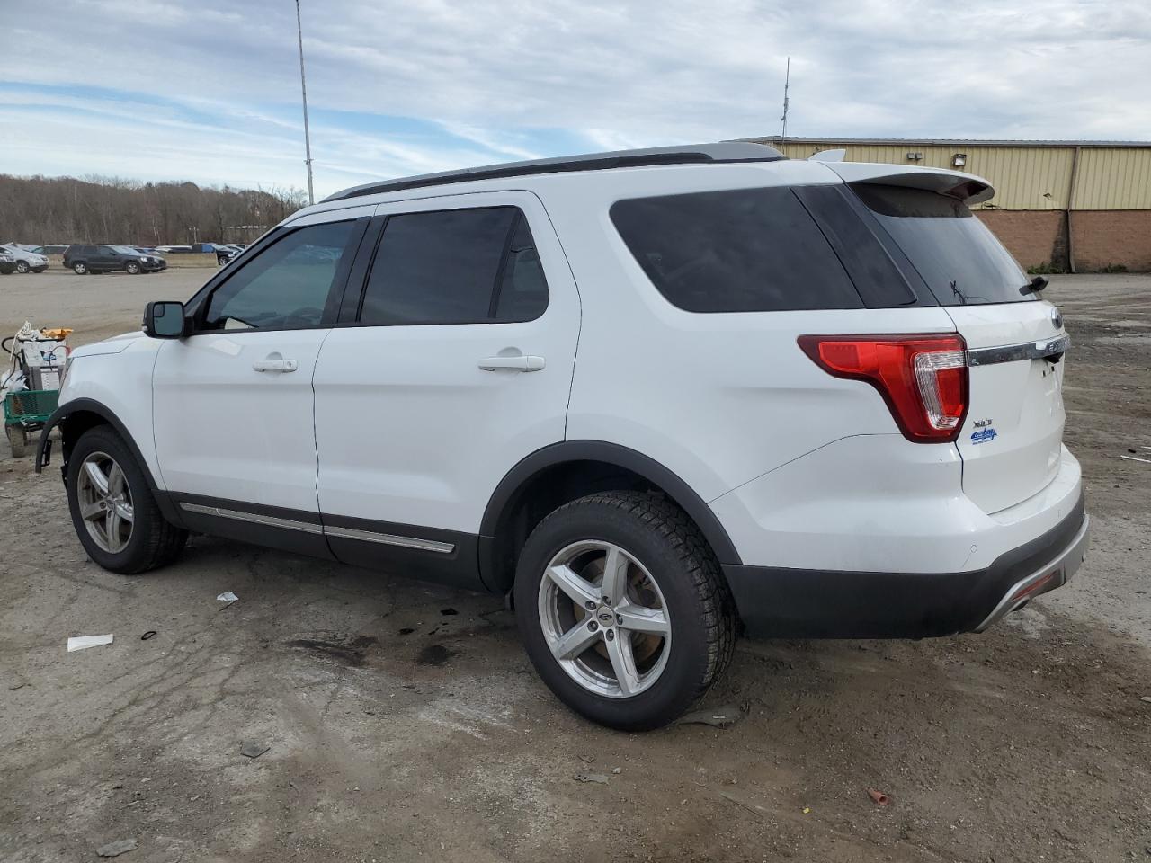 2017 Ford Explorer - Image 2